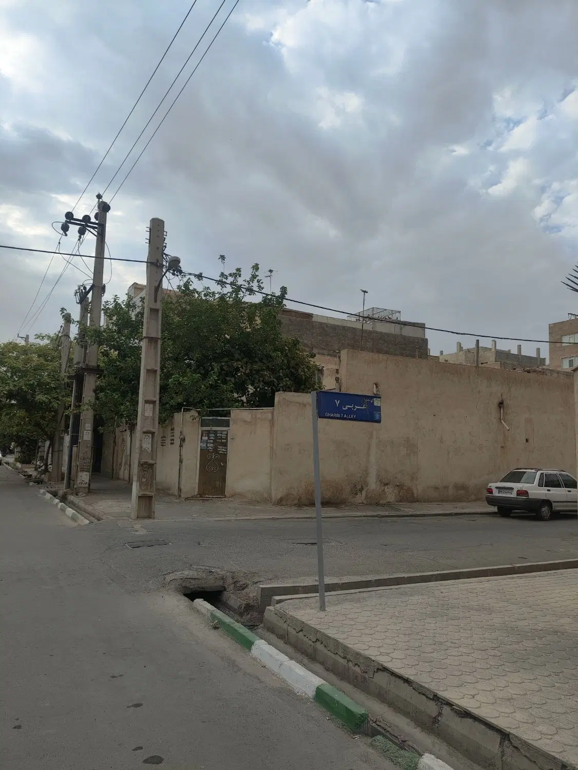 خانه کلنگی 200متری همراه با جواز ساخت