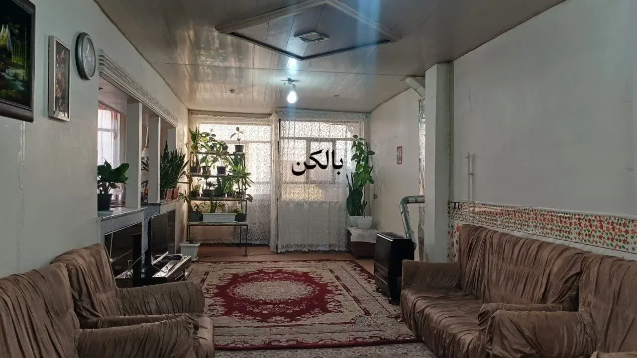 ساختمان ۳طبقه. میدان مادر