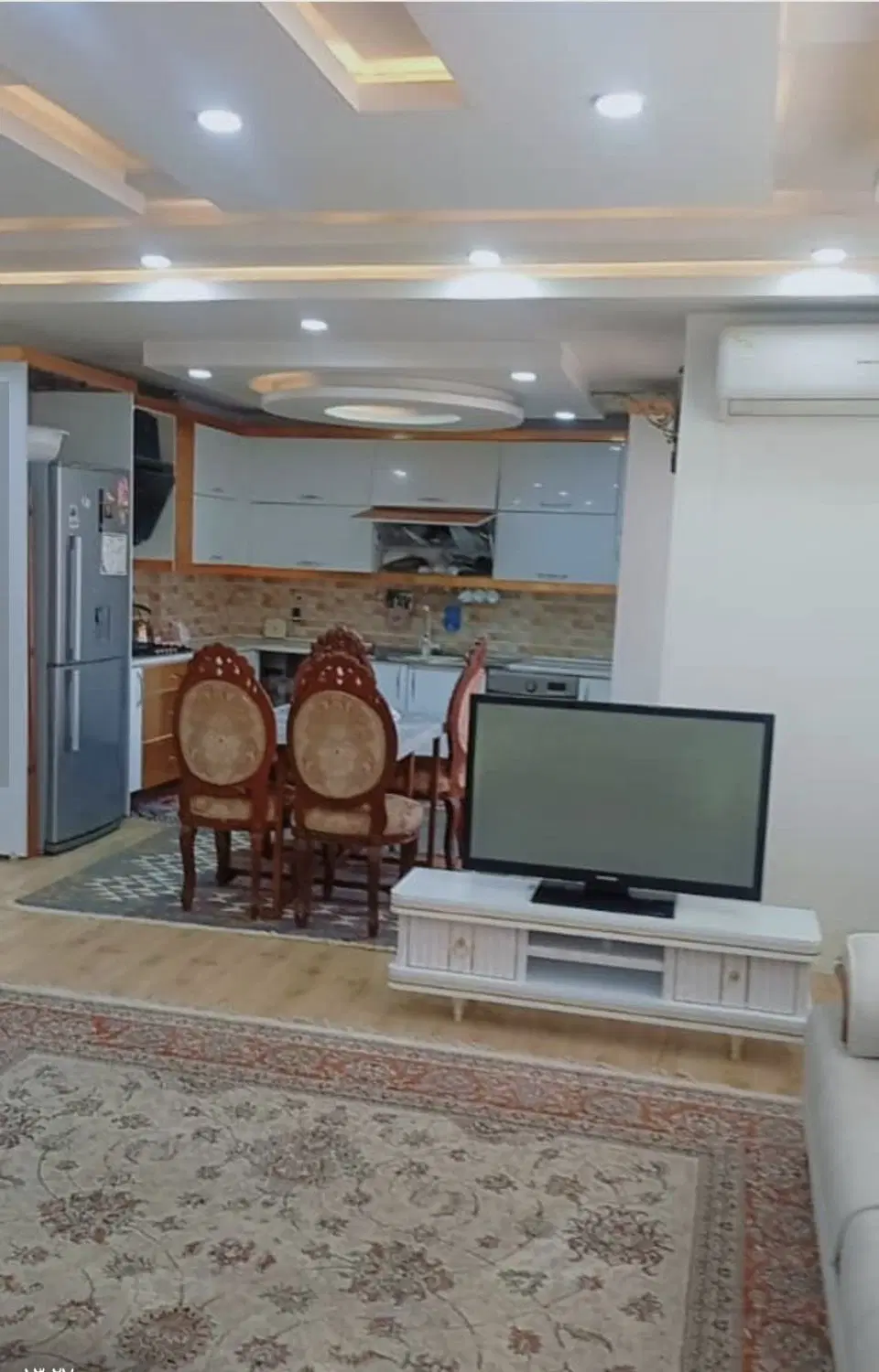 فروش _ تقاطع آزادی و مصلا  _