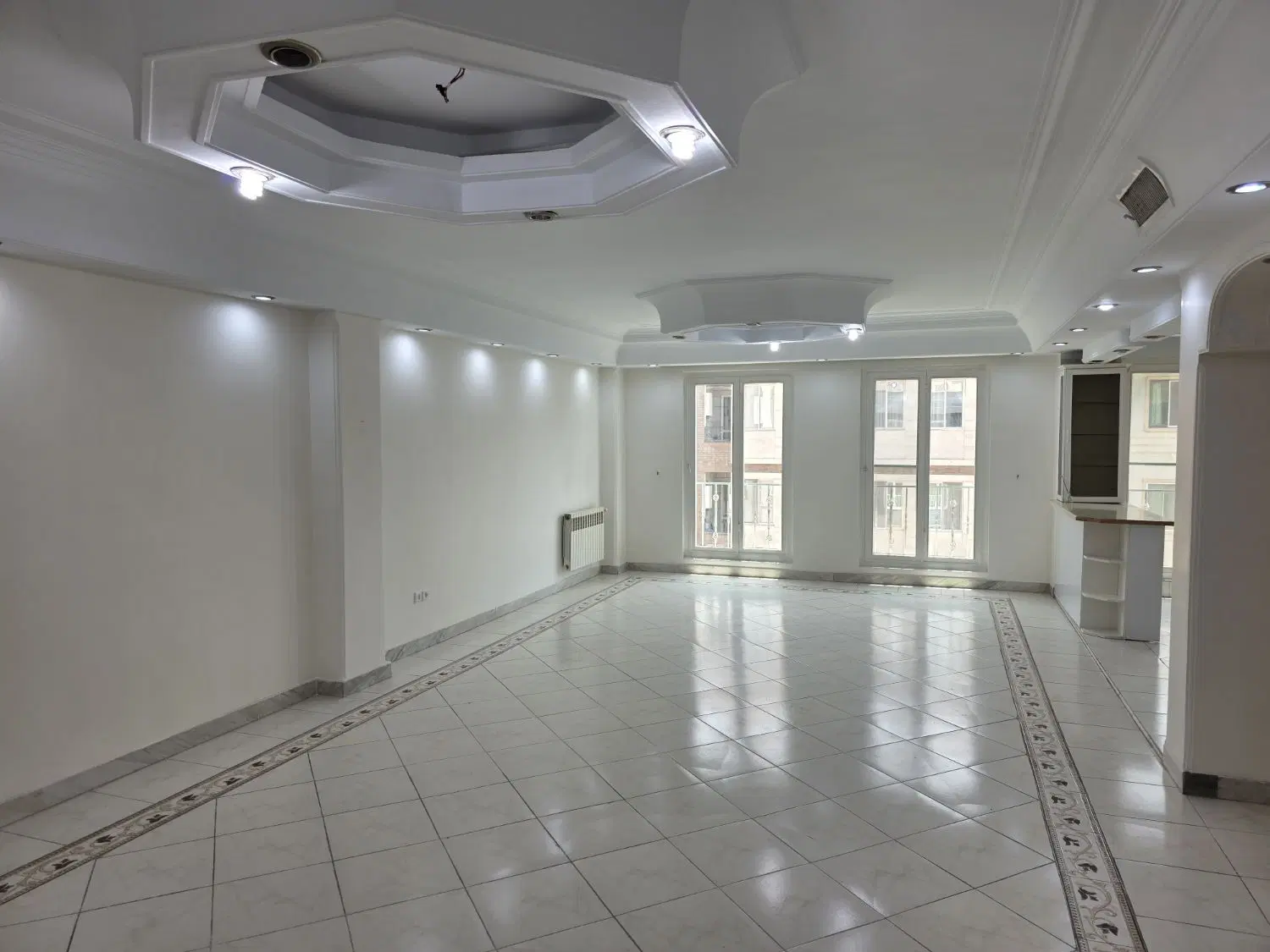 آپارتمان ۱۰۲ متری غرق نور