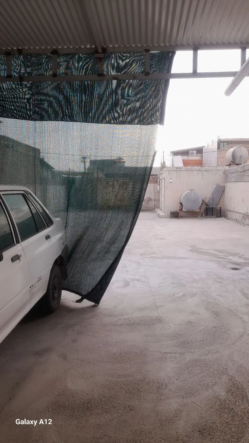 خانه ۳۰۰ متری .قیمت ۵میلیارد ونیم