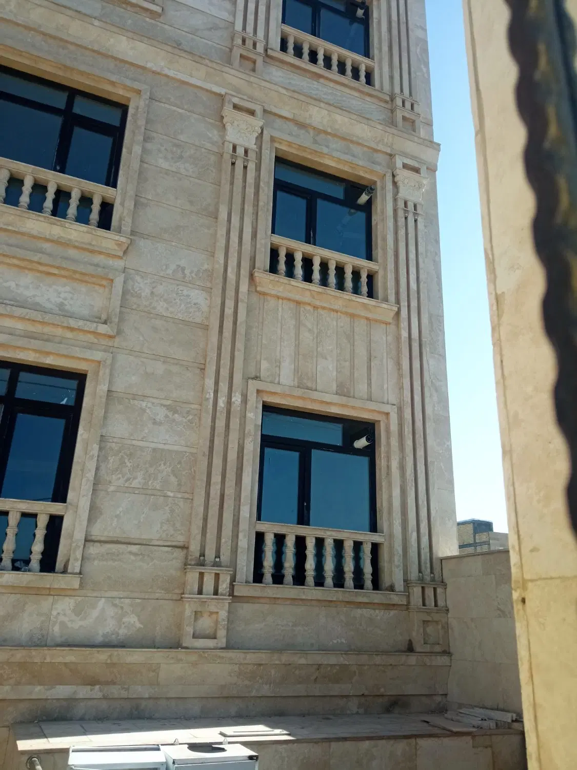 ویلای غرب شهرک کارمندان ۲۴۰متری