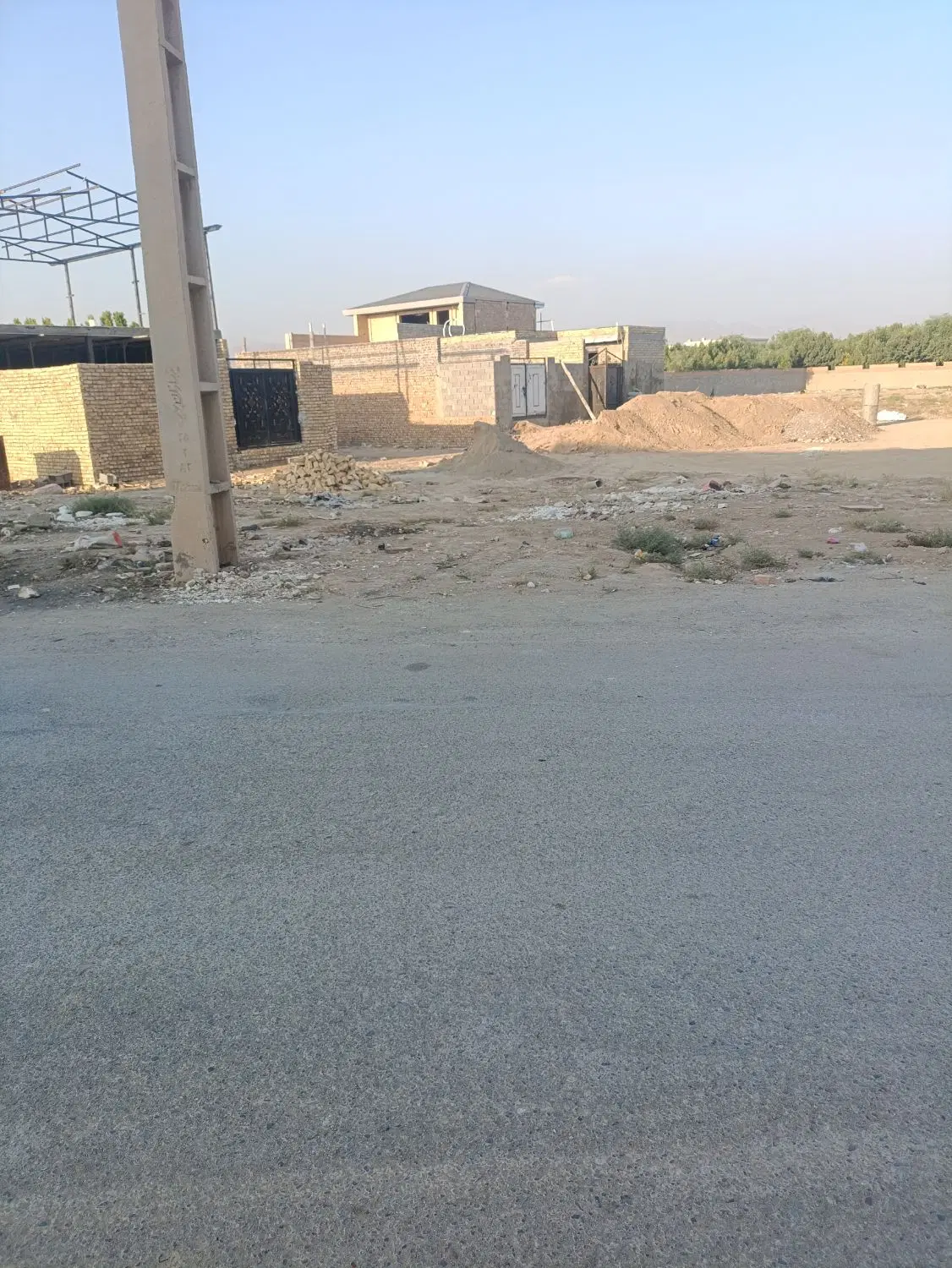 زمین ۱۰۵متری