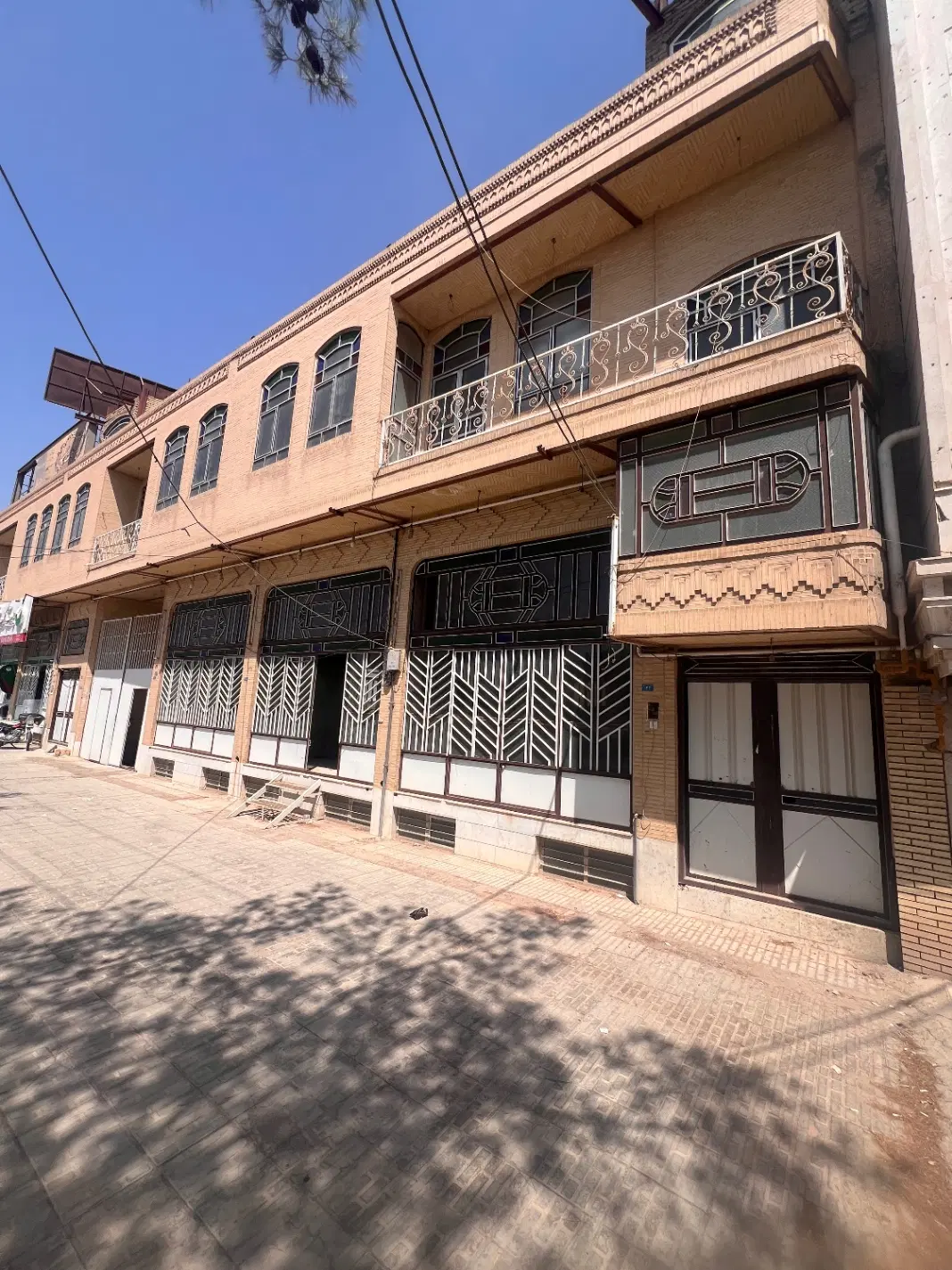 اجاره دربستی  مغازه ها و گاراژ  و طبقات فوقانی