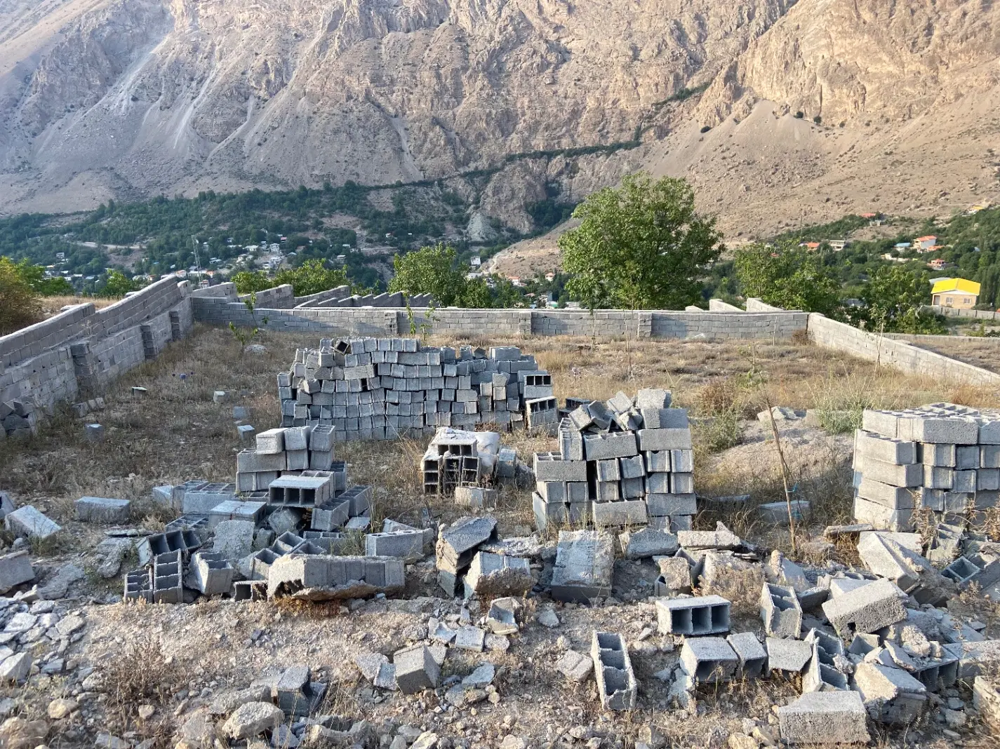 زمین فروشی