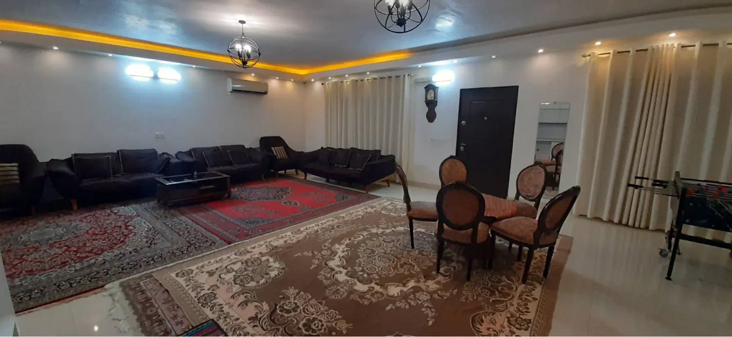 ویلایی بسیار شیک با استخر روباز، روستایی