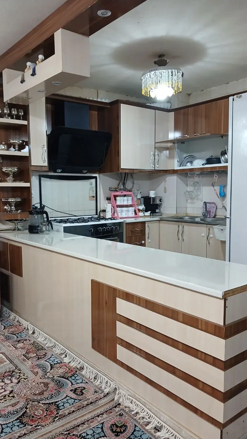 مهرشهر حاشیه بلوار طبقه اول جنوبی