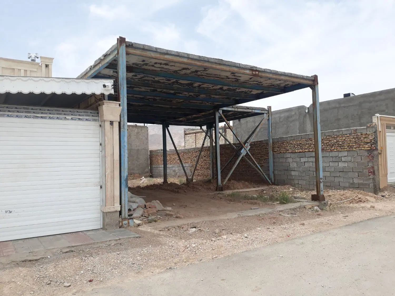 زمین درحال ساخت