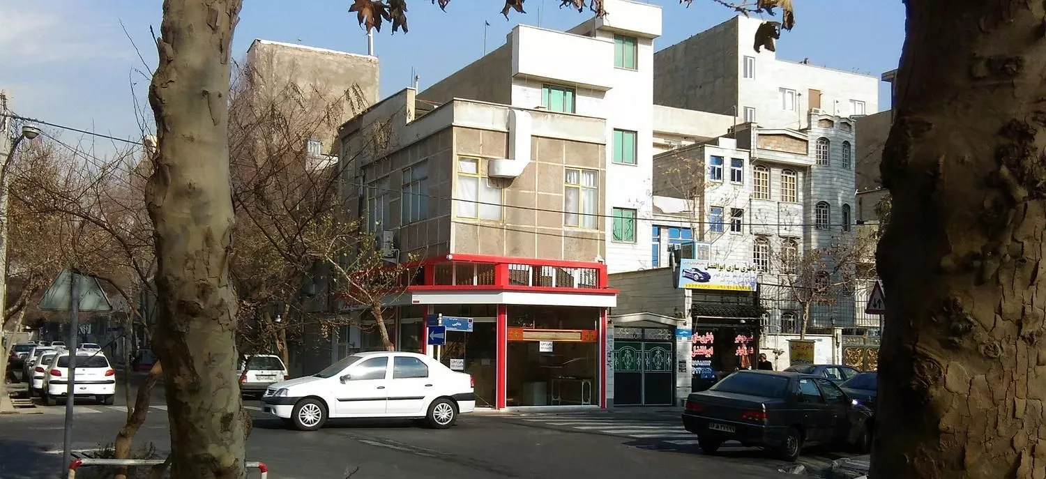 ملک تجاری مسکونی دونبش سر چهارراه (یکجا)