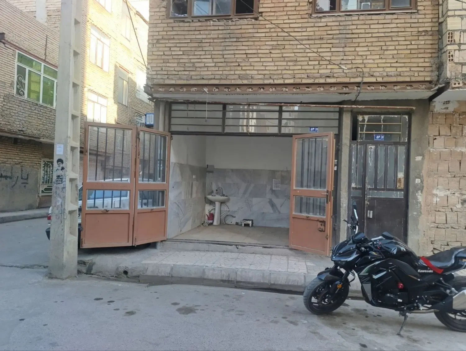 مغازه ۱۵ متری سر نبش (شهرک حجت)