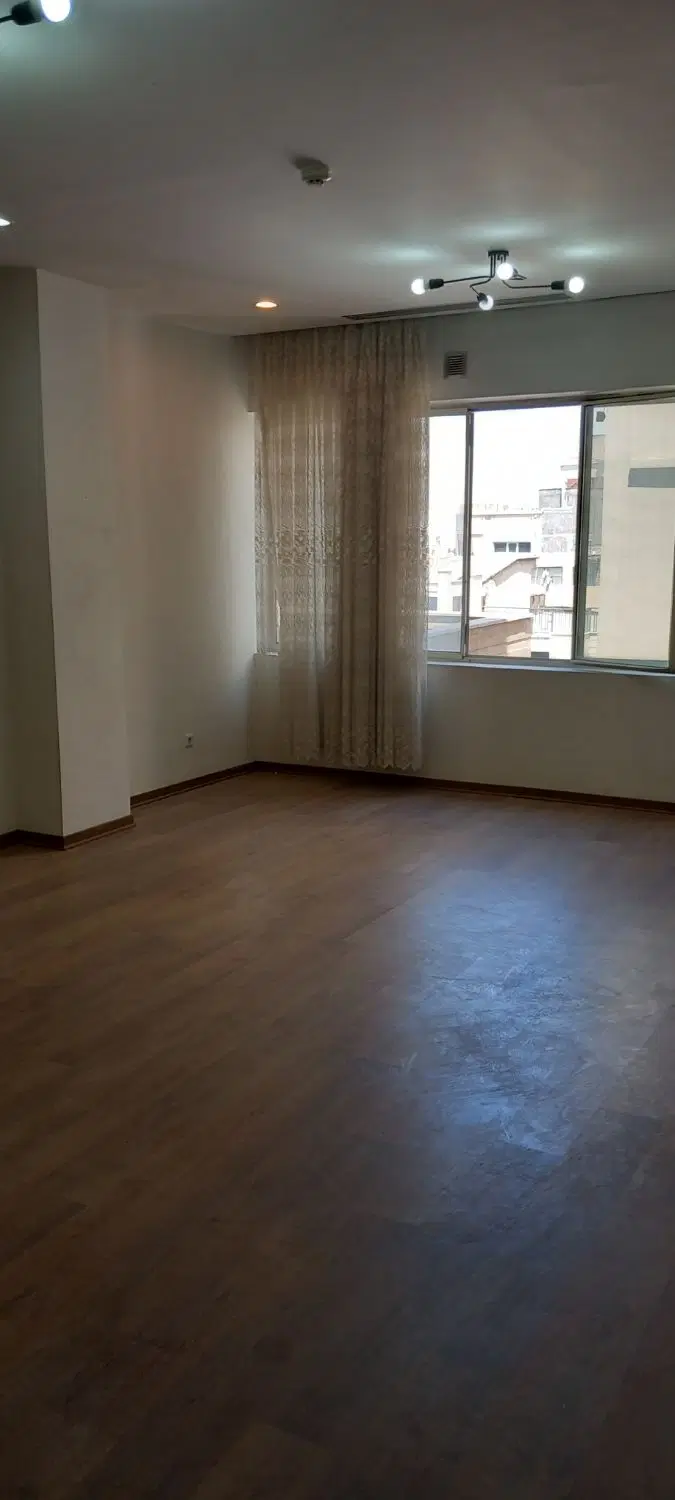 خیابان سنای صاحب الزمان ۸۵متری شیک و تمیز