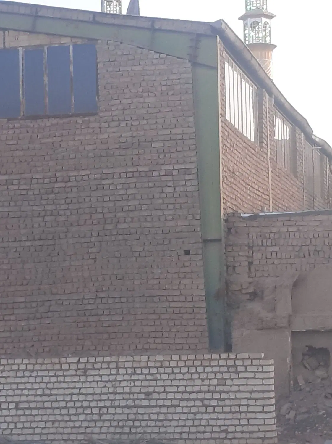 زمین حدودا ۱۴۰متر