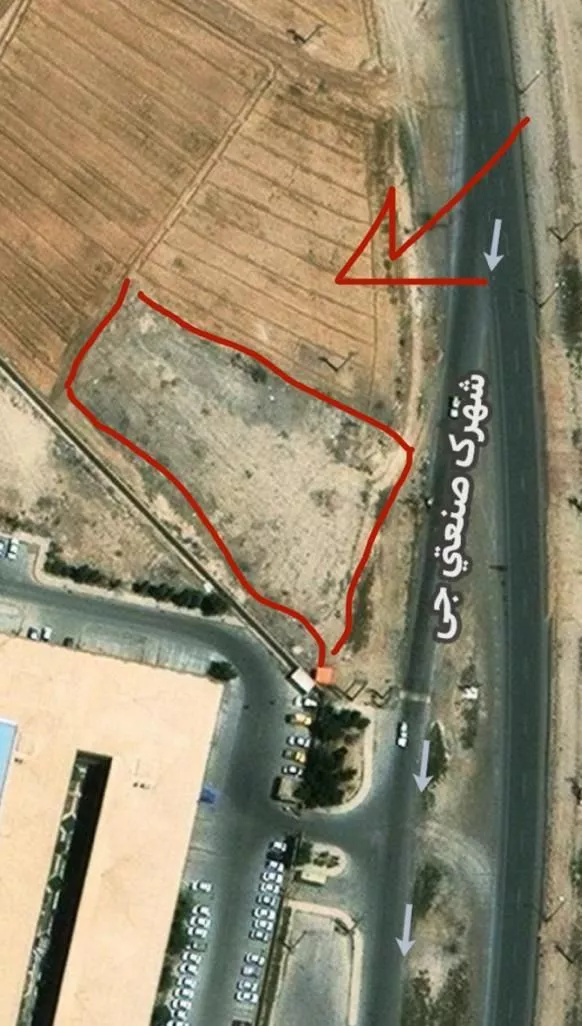 دو نبش 60متر بر اتوبان زمین در ورودی شهرک صنعتی جی