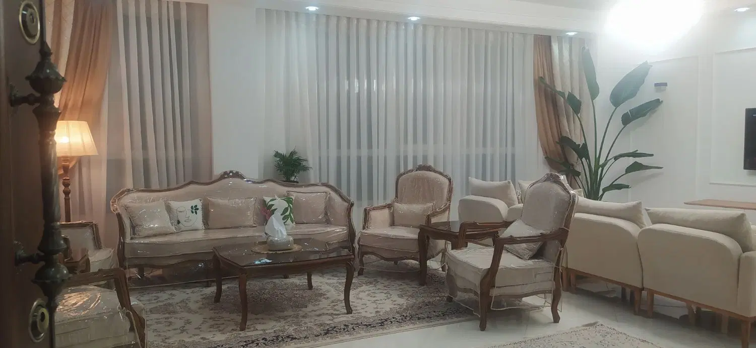 واحد ۹۵ متری +۴ متر تراس جدا گانه