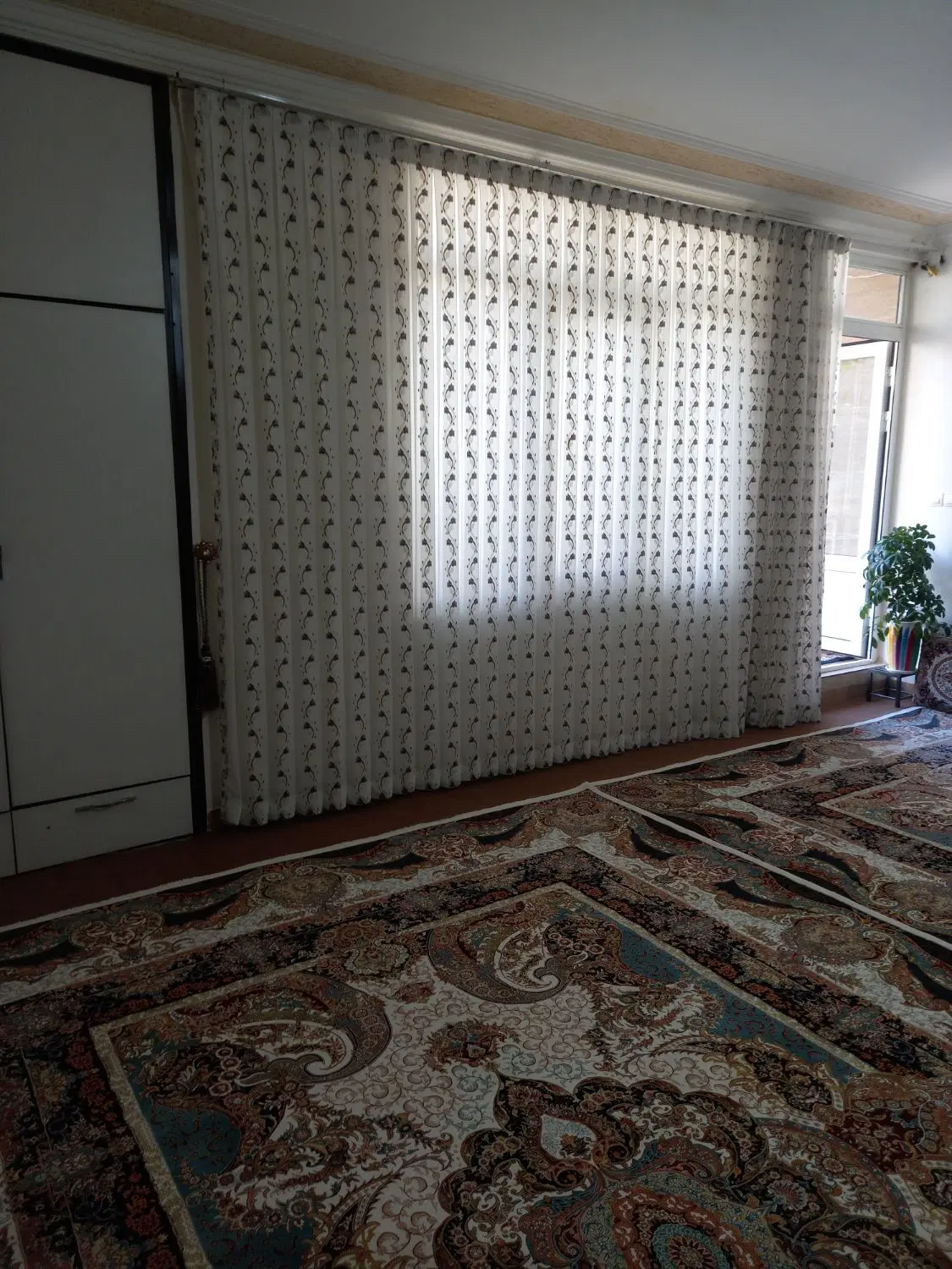 یک باب خانه مسکونی دو طبقه