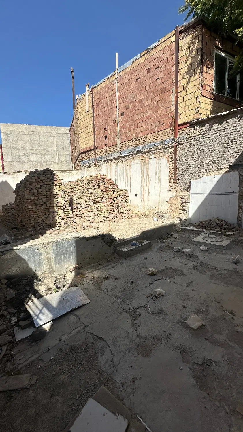 زمین ۱۱۰ متری