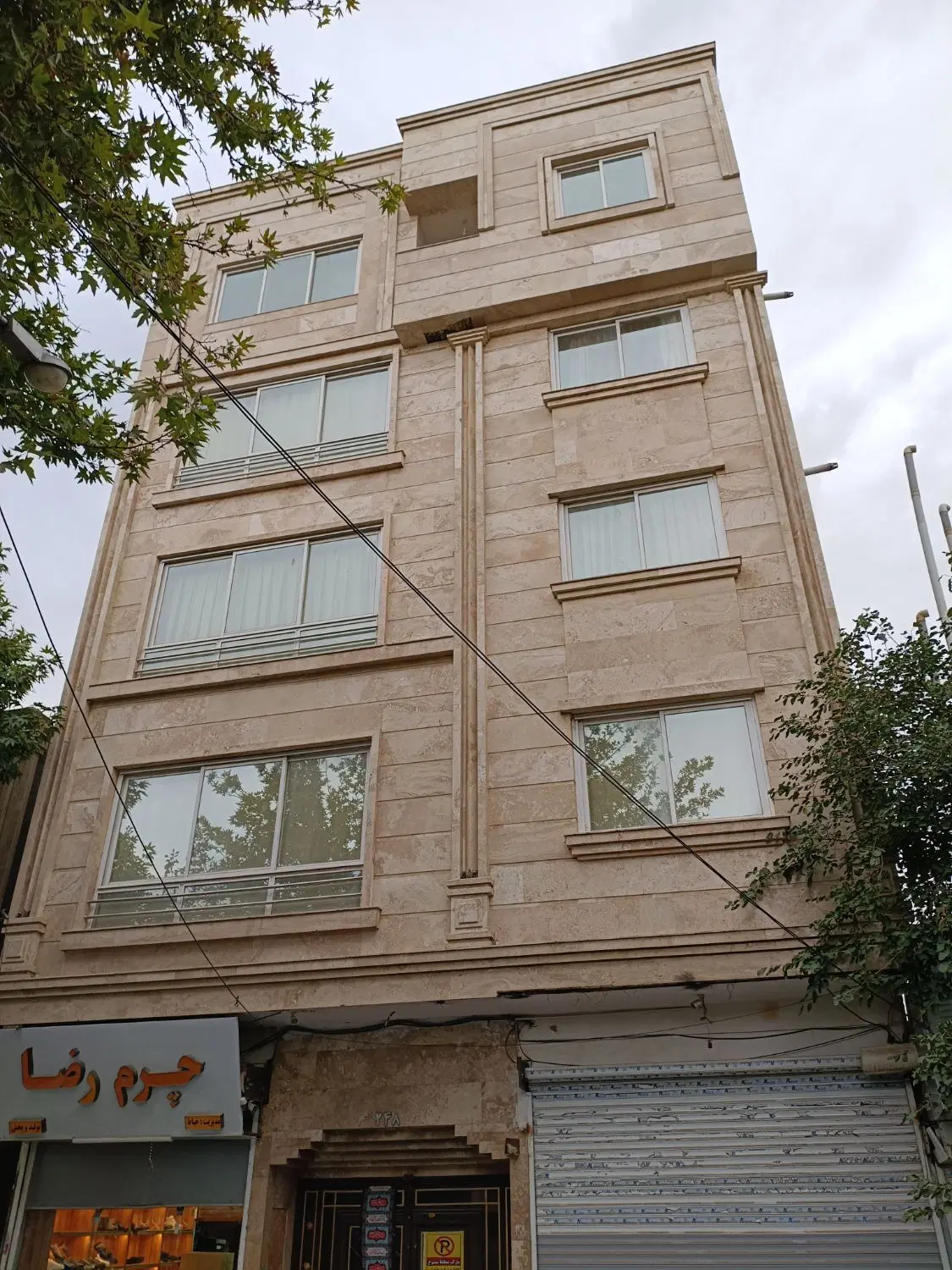 آپارتمان ۱۹۰ متر رهن و اجاره واقع در بلوار قرنی