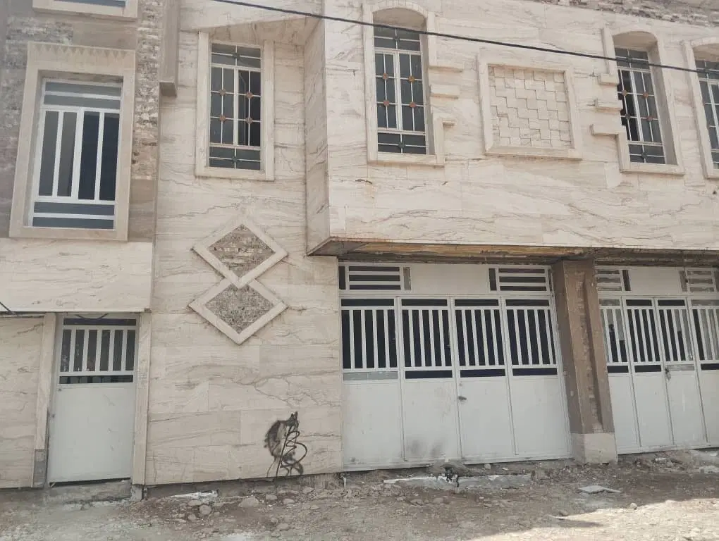 ملک ۳ طبقه تجاری مسکونی