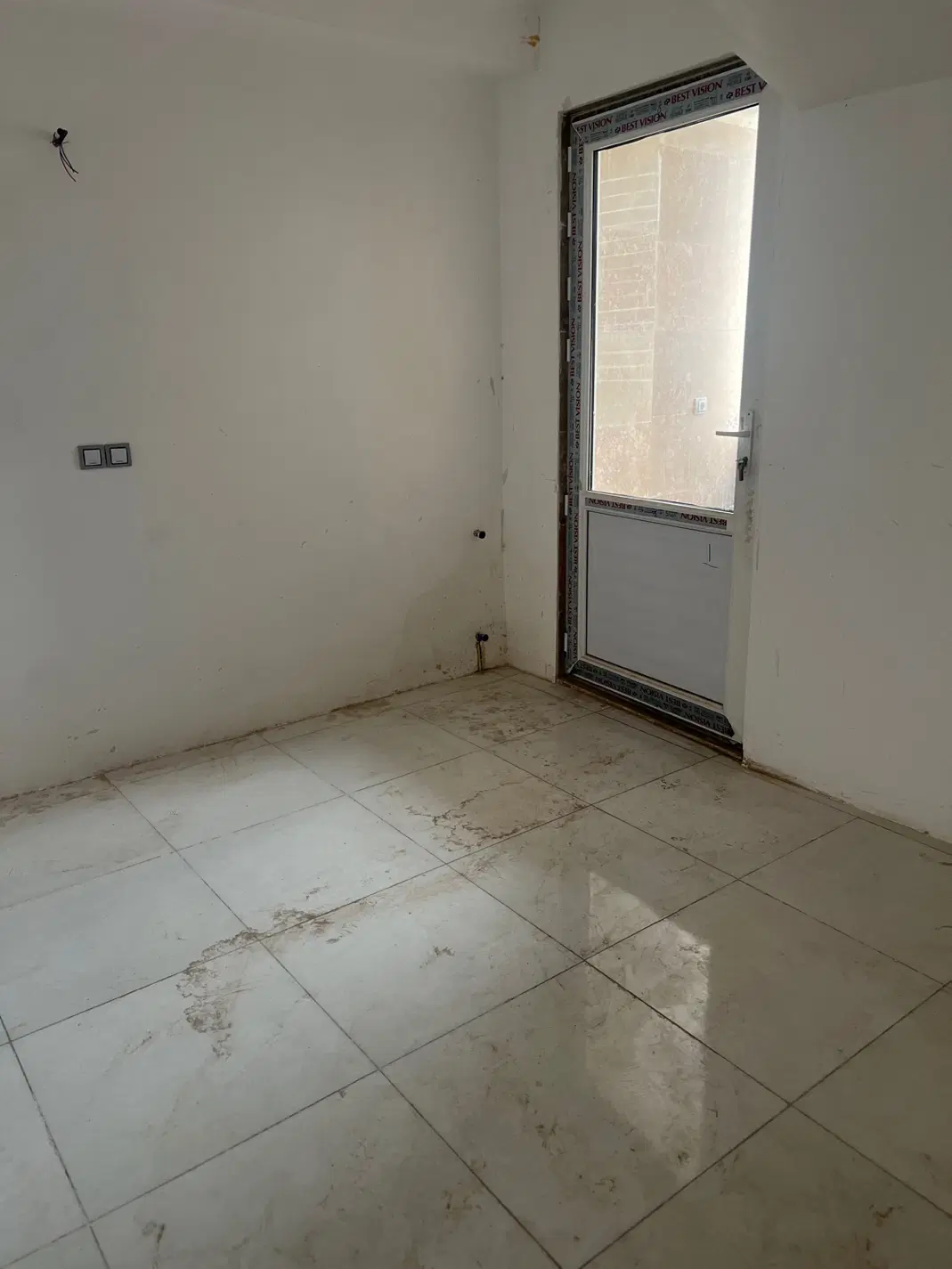فروش واحدبرخیابان احمداباد