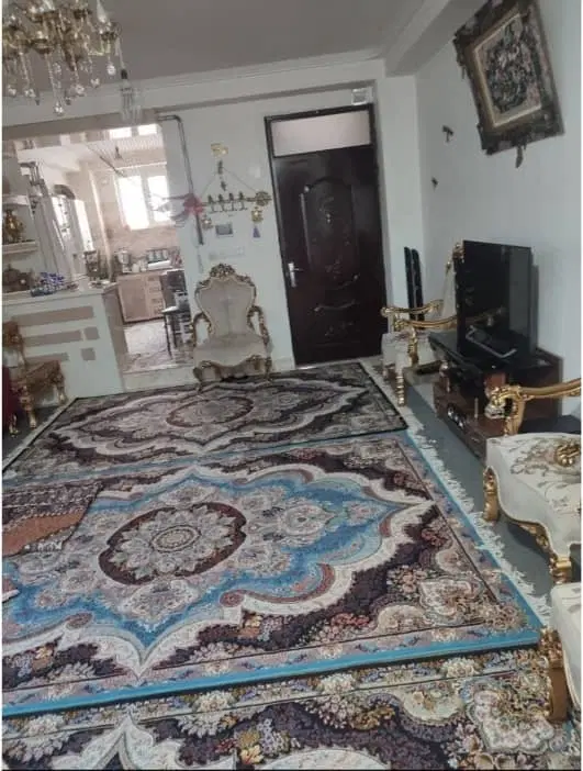 حیاط دو طبقه