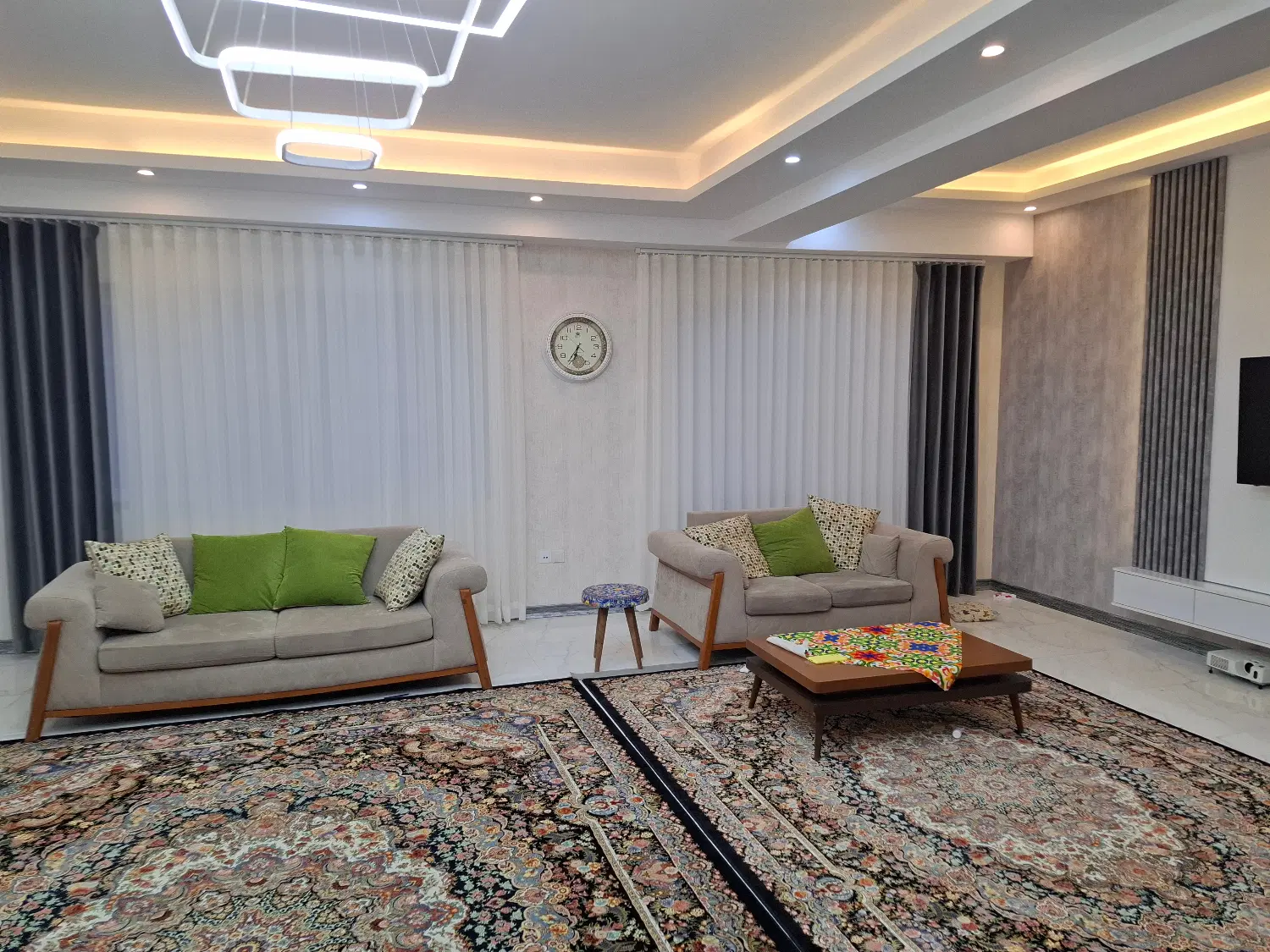 آپارتمان نوساز۱۴۲متر سه اتاق خواب مرکز شهر