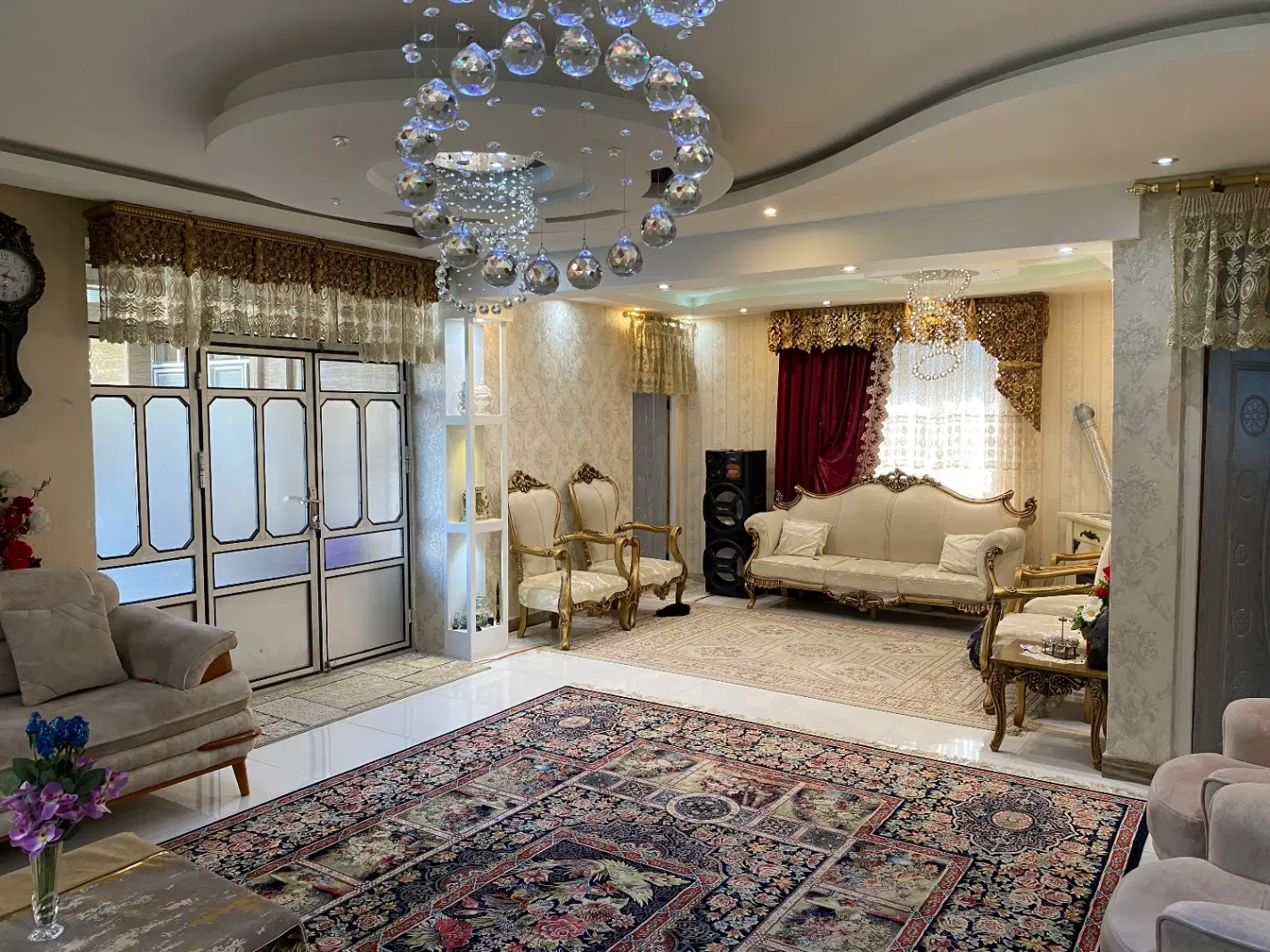 خانه ویلایی_غرق در نور_فول امکانات_محدوده شهری