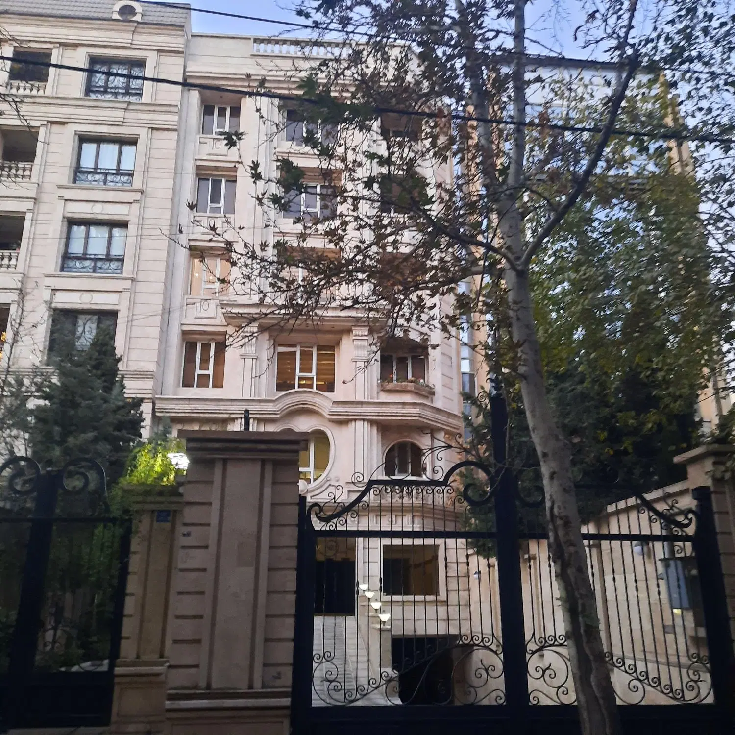 تاپ لوکیشن جلفا_ویلای کلنگی ۵۰۰متری