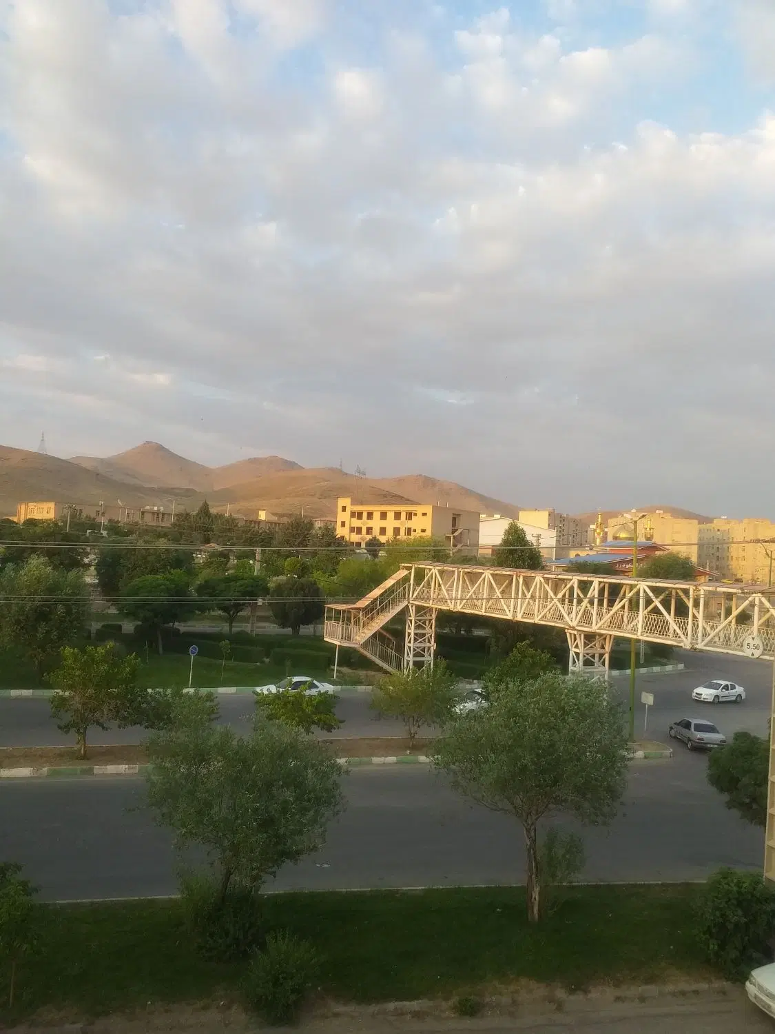 با سلام دو واحد شهرک چمران میدان دانشگاه ۷۸متر