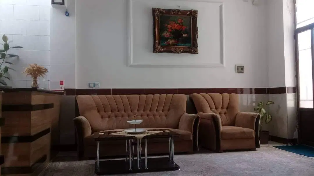 خانه ویلایی حیاط ماشین رو