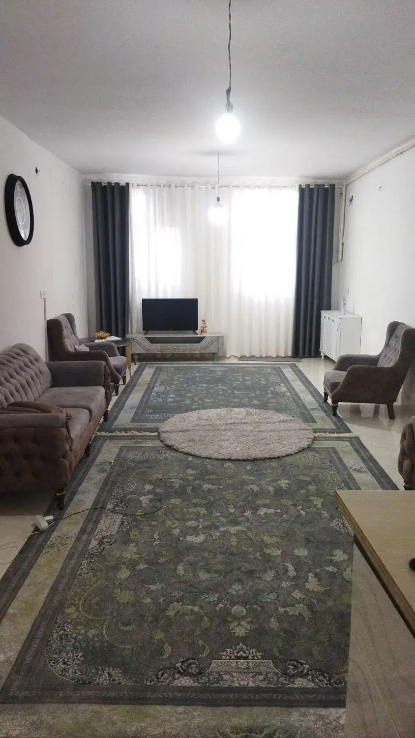 خانه 98متری تازه رنگ نقاشی شده قابل تبدیل