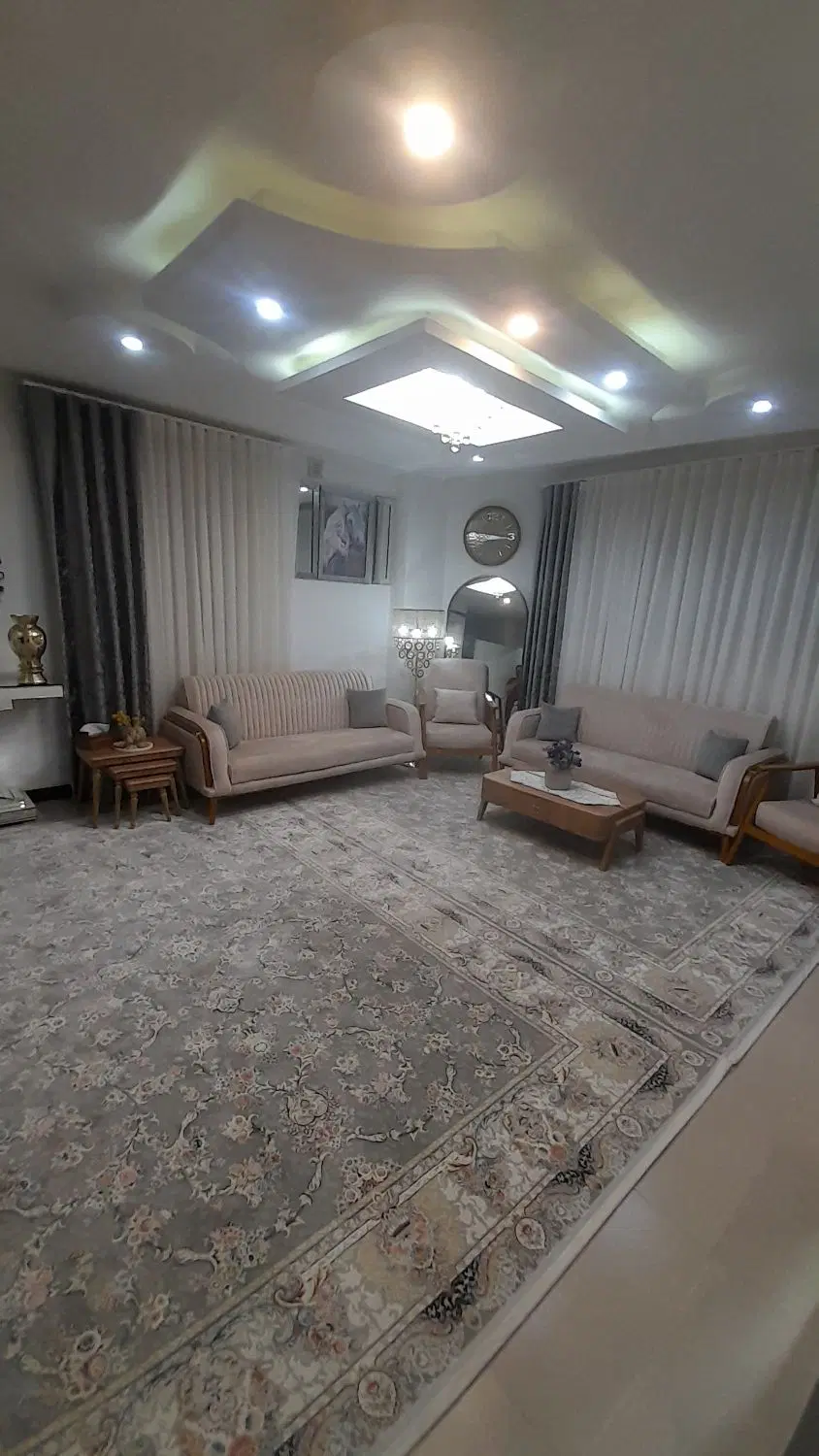 خانه دوطبقه وپیلوت