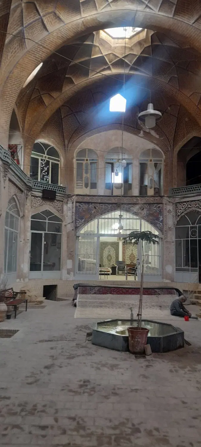 حجره سنتی زیبا در تیمچه با انباری