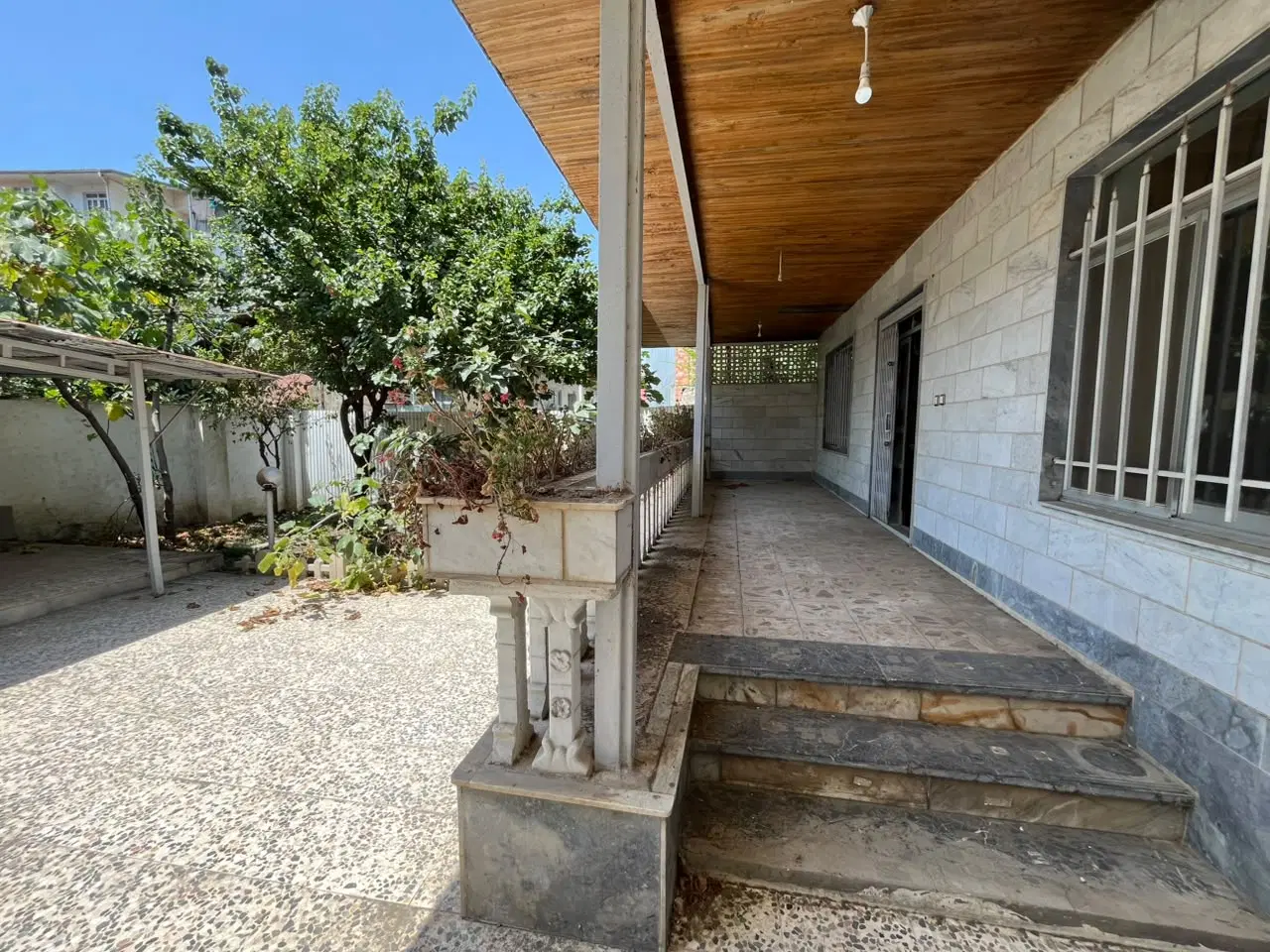 خانه ویلایی داخل شهر