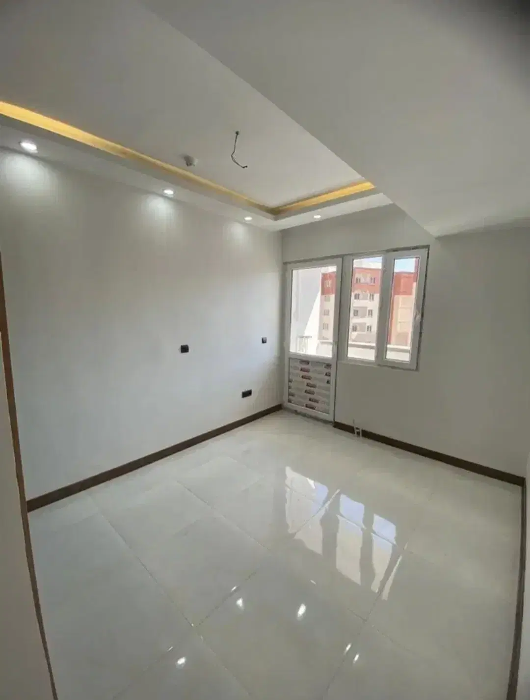 قیمت مناسب نسبت به منطقه و امکانات خام و فول