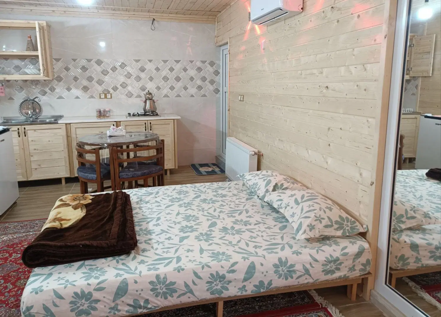 سوئیت چوبی نو ساخت  باغ معروف