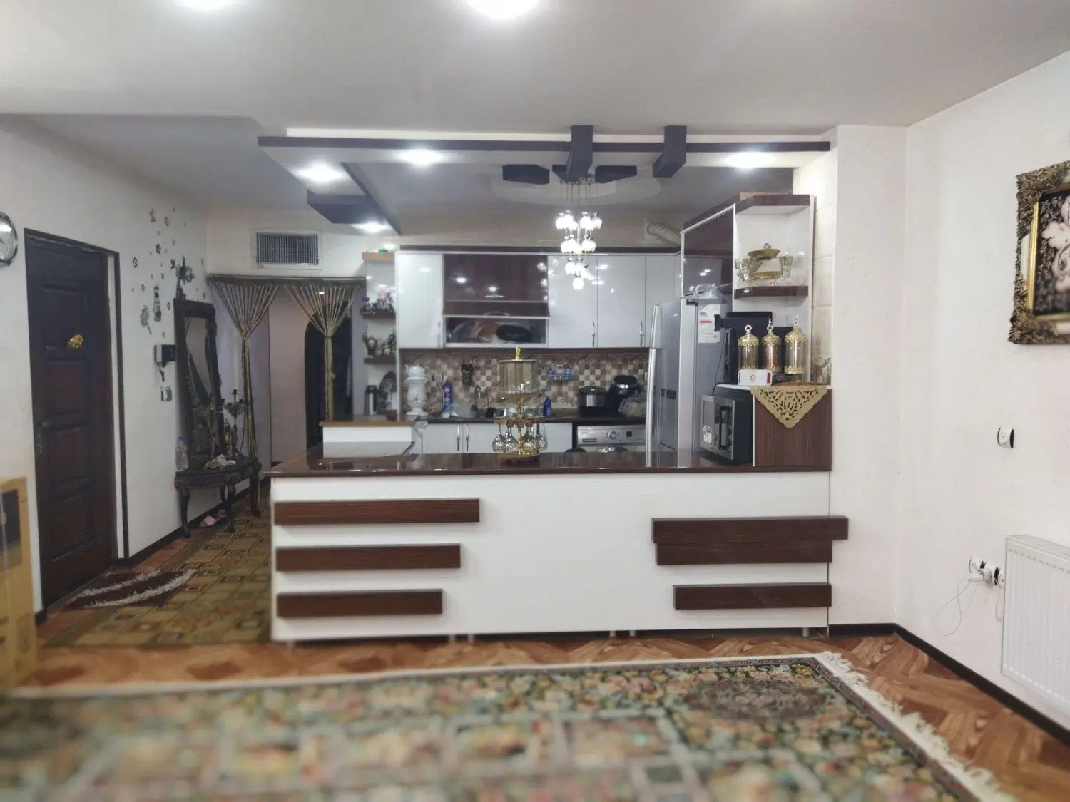 آپارتمان سه خوابه.چهار راه طالقانی