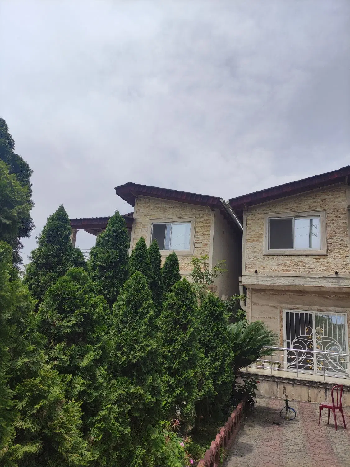 دو دستگاه ویلای سه خواب هر کدام 300متر زمین سنددار