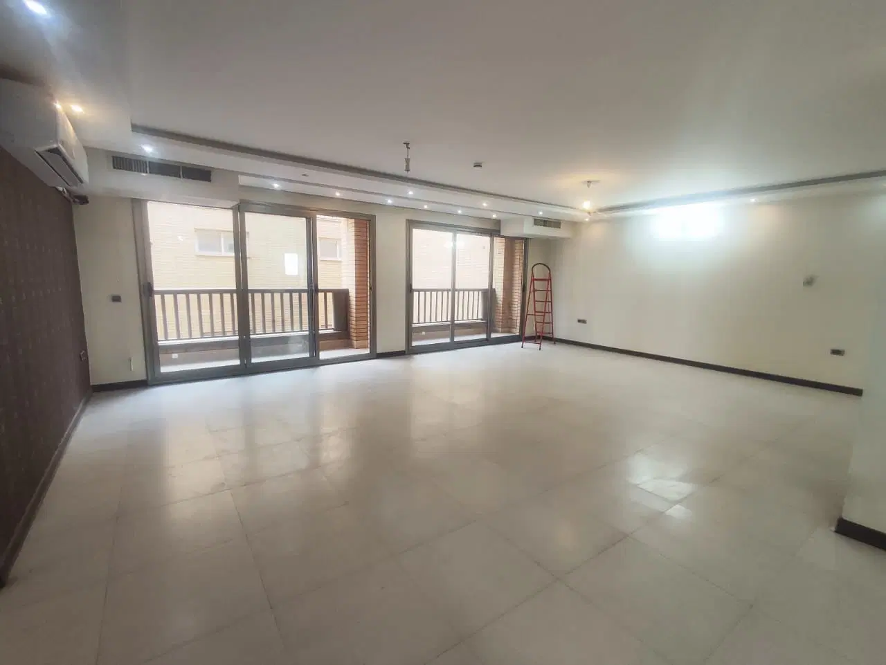اپارتمان ۱۸۰ متری ۳ خوابه گلزار شمالی