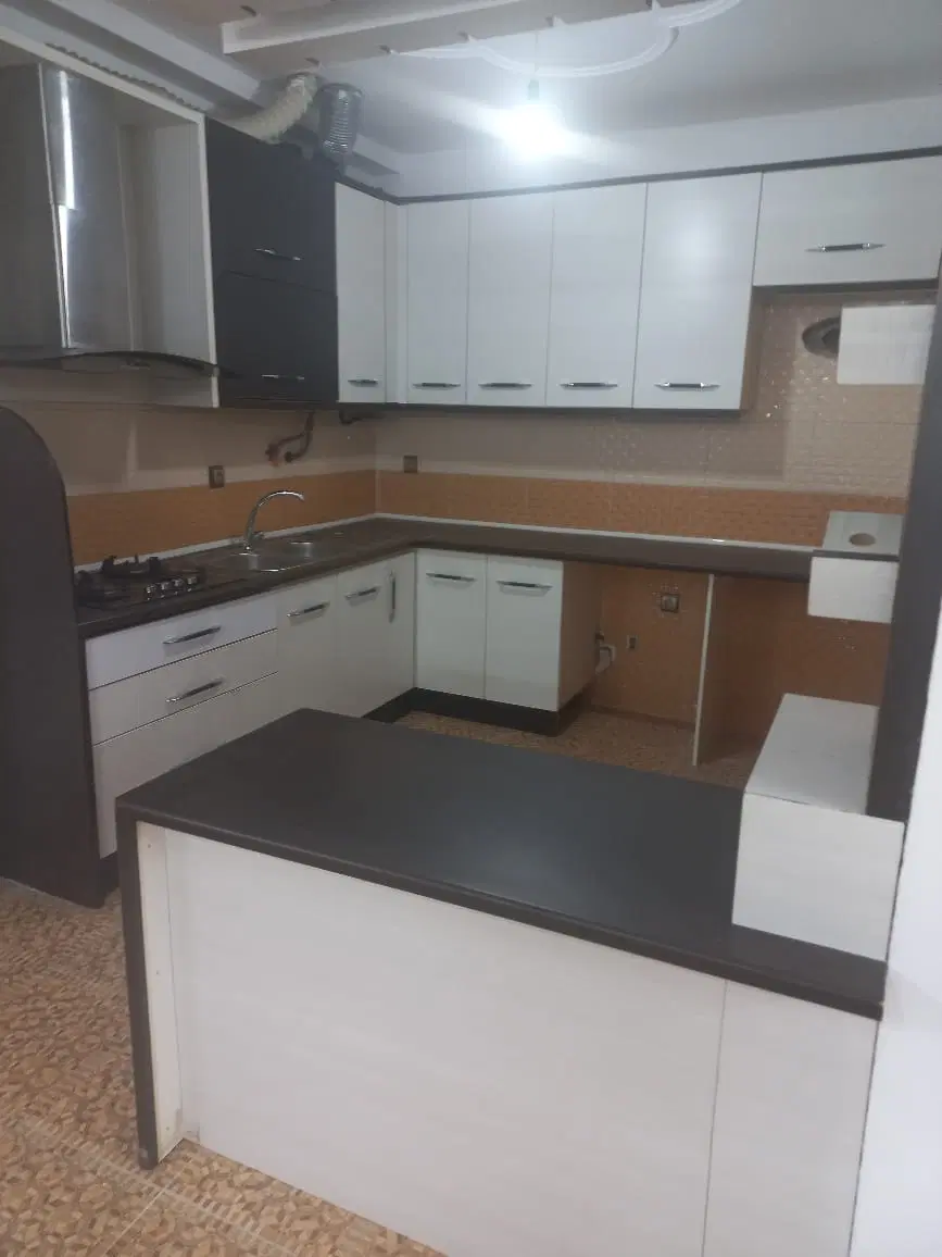 سوییت 75متری دو خواب با پارکینگ وحیاط در لیلاکوه