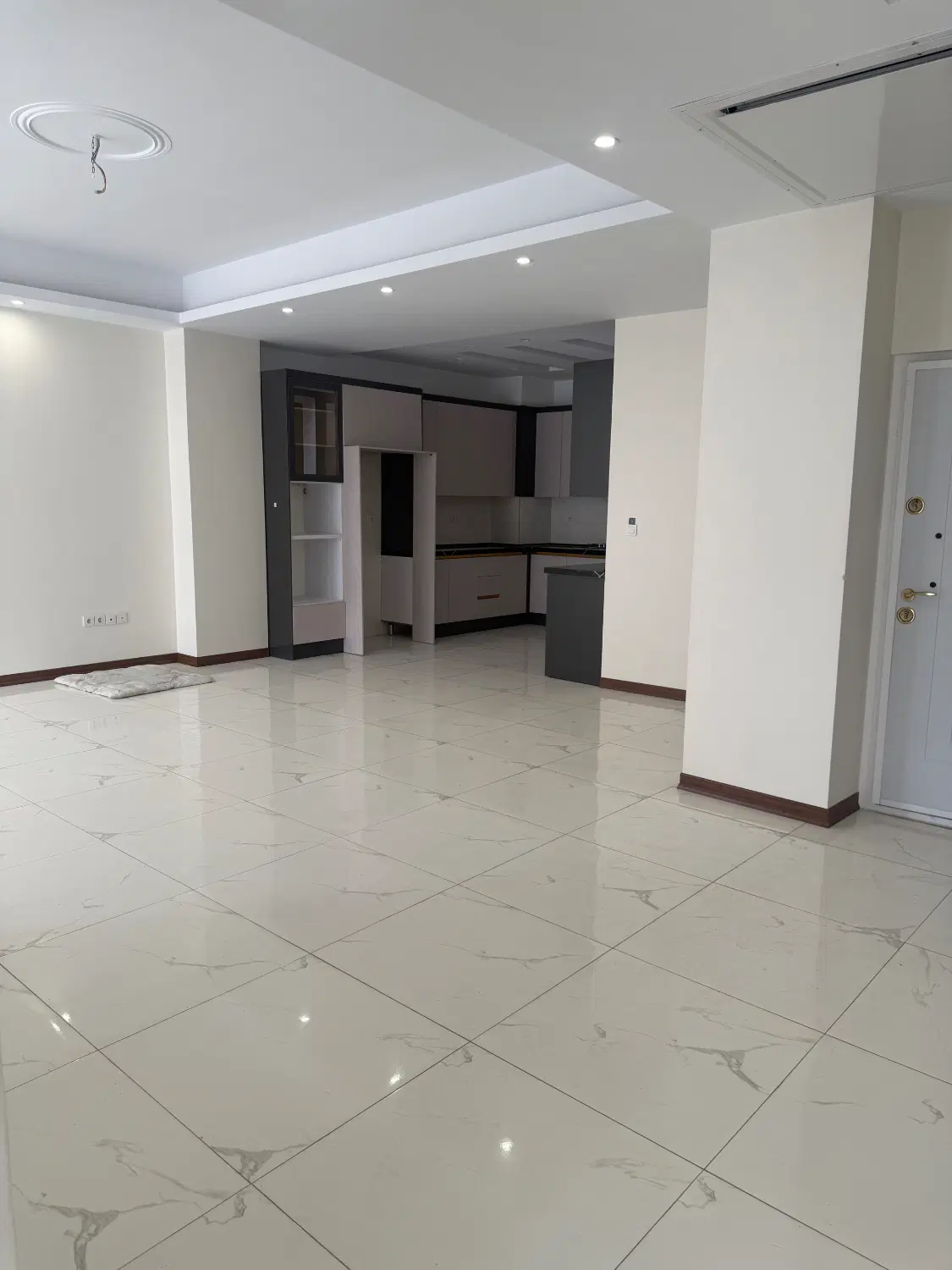 آپارتمان۱۱۷متری سه خوابه تکواحدی