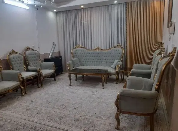 یک واحد فروشی در کارمندان دوم