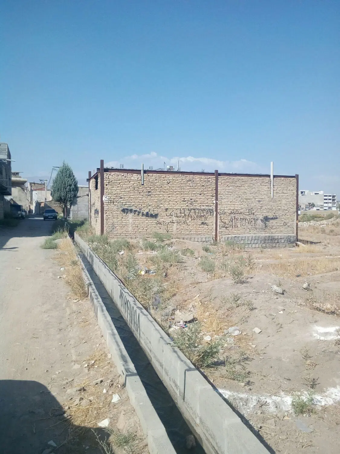 زمین فروشی