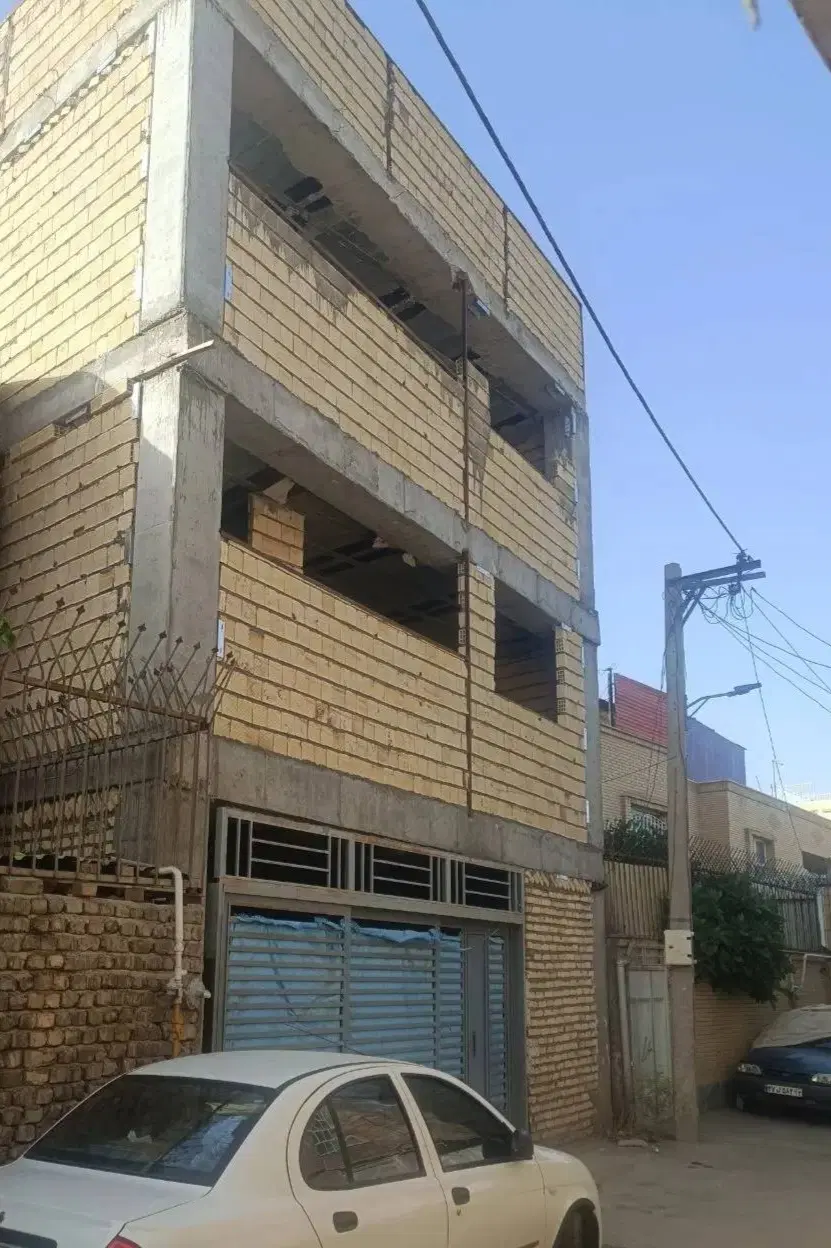 ۳طبقه پلاک دوم مرکز شهر مناسب سرمایه گذاری