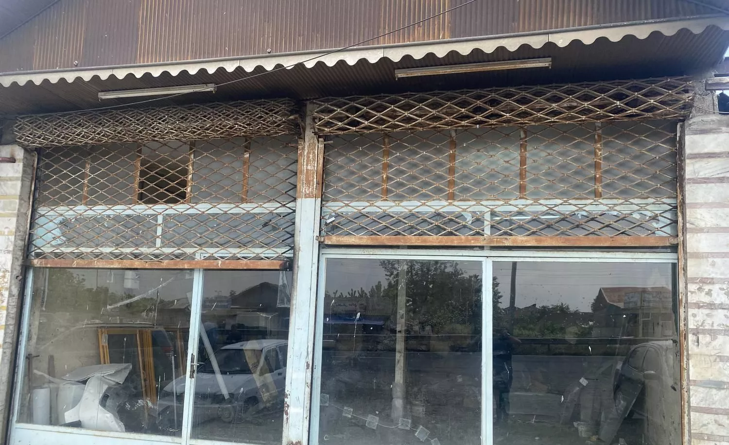 فروش و معاوضه مغازه و زمین بر اصلی اوتوبان ۳۸۳متر