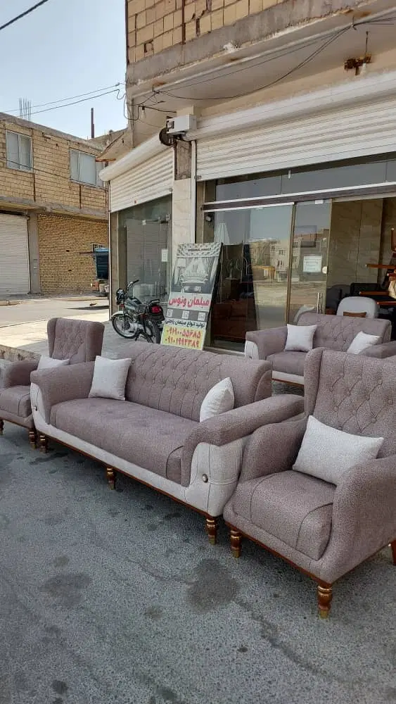 کارگاه بزرگ ۱۰۰ متری