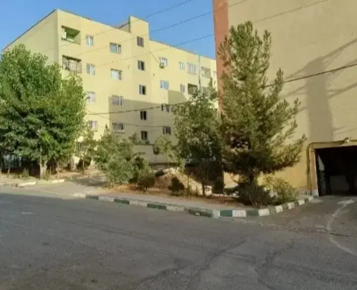 ۸۵م،(مرجان)پارکینگ ،اسانسور چک دارم زیرقیمت گذاشتم
