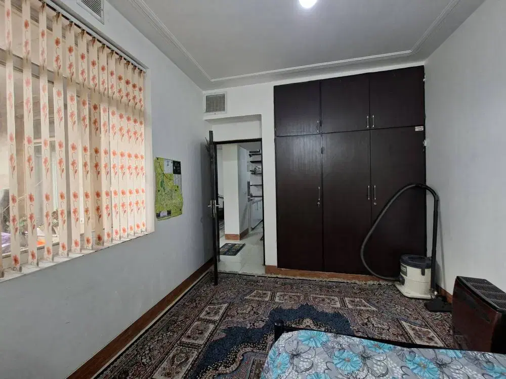 منزل مبله نوساز هم کف با تمام امکانات و پارکینگ