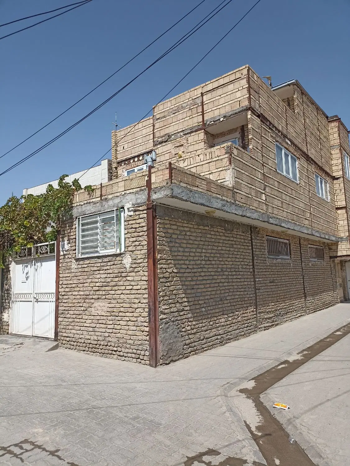 زمین فروشی