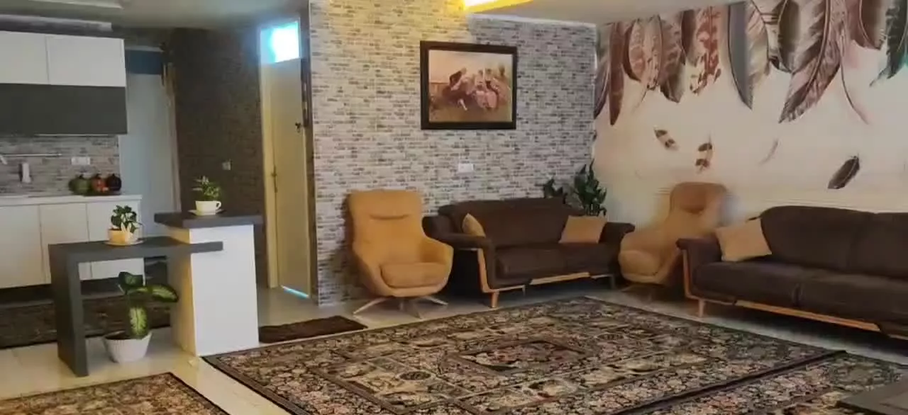 ملک تجاری ویک واحد مسکونی