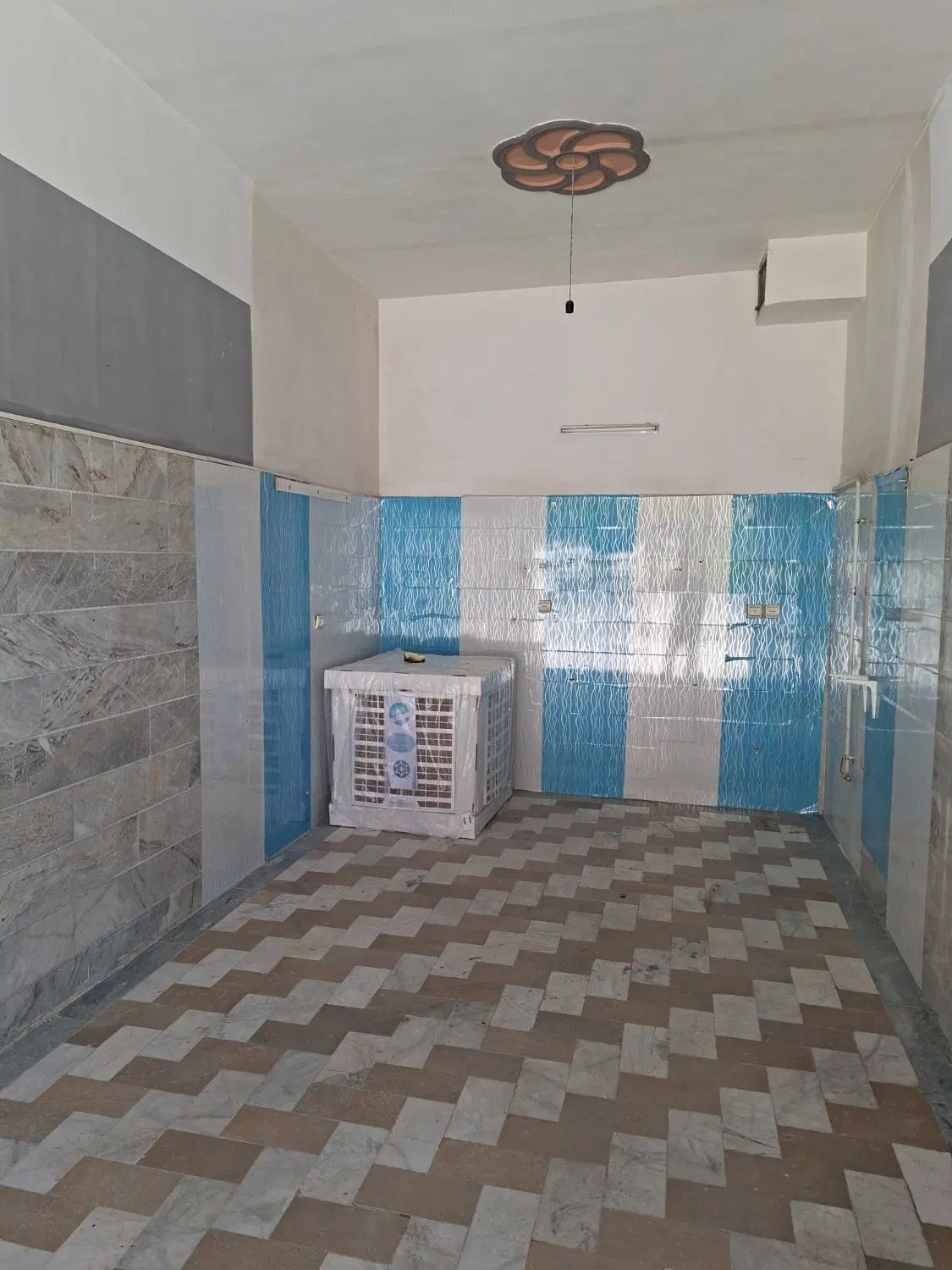 مغازه ظفر پرواز برخیابان شهید سرحدی